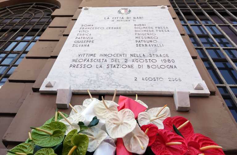 Strage Bologna, tra le vittime 7 baresi. Emiliano: «Il ricordo è più vivo che mai»
