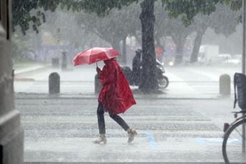 Galleria foto 'Allerta meteo per temporali oggi a Genova, mercati chiusi: scuole aperte' - foto 1