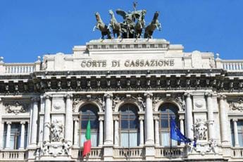 Galleria foto 'Allusioni sessuali a collega, Cassazione: “Licenziamento legittimo”' - foto 1