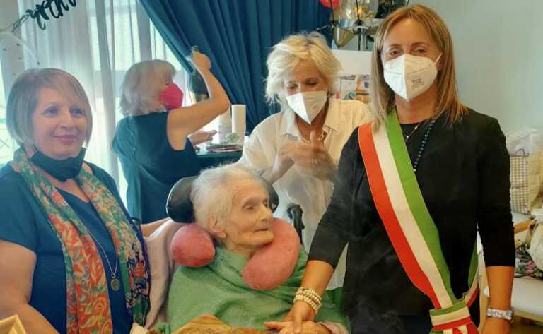 Il secolo di vita di nonna Anna ad Andria: vedova a 38 anni ha gestito da sola il primo minimarket in città Il secolo di vita di nonna Anna ad Andria: vedova a 38 anni ha gestito da sola il primo minimarket in città