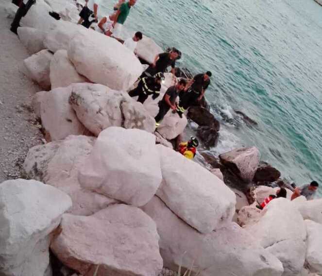 Bisceglie, nel canale di scolo in stato di alterazione. Salvato dai Vigili del fuoco 79enne