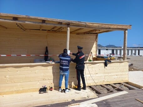 Puglia, boom di case abusive sulla costa. I Comuni? Fingono di non vedere