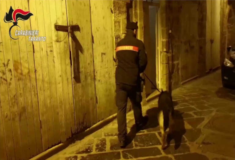 Spacciavano droga con monopattini e bici elettriche tra i vicoli di Palagiano: arrestati sei pusher – VIDEO