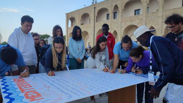 Quattro giorni di incontri e dibattiti per unire ragazzi di paesi e religioni diverse: nasce la Carta di Leuca