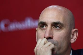 Galleria foto 'Caso Rubiales, la madre del presidente si barrica in chiesa' - foto 1