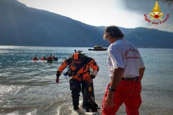 Galleria foto 'Como, recuperato il corpo della bambina di 11 anni scomparsa nel lago' - foto 1