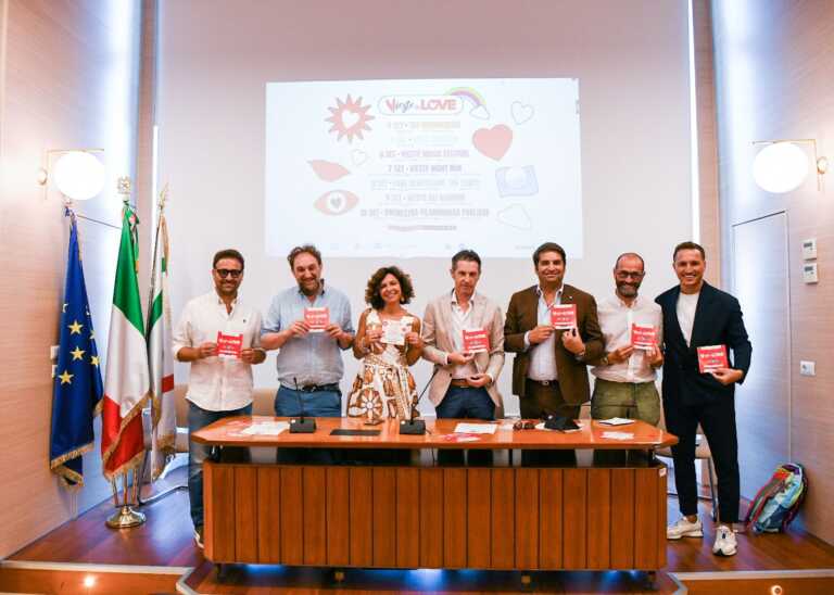 Galleria foto 'Vieste regina dell’amore in Puglia: arte, musica e tanta energia in città. «Così destagionalizziamo il turismo» – VIDEO' - foto 1
