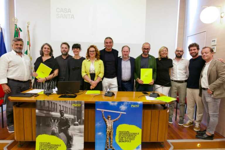 A Monopoli torna PhEST: la città diventa un museo a cielo aperto con circa 30 artisti e 32 mostre – VIDEO