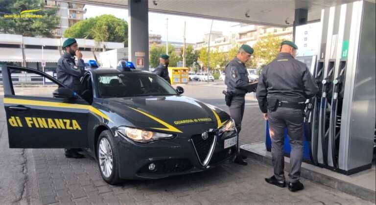 Prezzi alla pompa diversi da quelli esposti: i controlli nei distributori di carburante del Barese – VIDEO