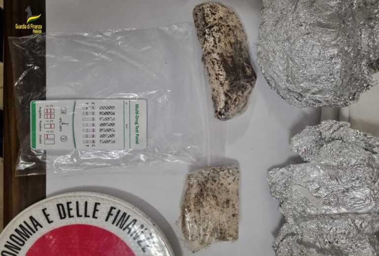 Ordina cocaina dall’estero e se la fa spedire con un corriere: arrestato un uomo a Potenza