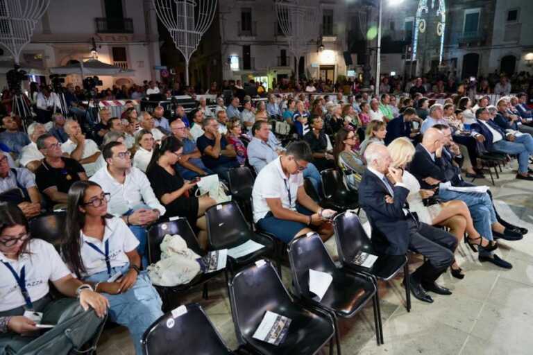 Galleria foto 'Emiliano a “La piazza”: «Limite al terzo mandato? C’è solo per sindaci e presidenti di Regione. È incostituzionale» – VIDEO' - foto 3