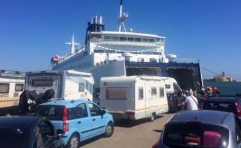 Esodo di Ferragosto, 3 ore di attesa per gli imbarchi in Sicilia