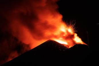 Galleria foto 'Etna in eruzione, allerta sale a ‘preallarme’' - foto 1