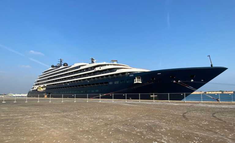 Galleria foto '«Spettacolare ambo» a Brindisi: due navi da crociera in porto e c’è l'”hotel” extralusso Evrima' - foto 1