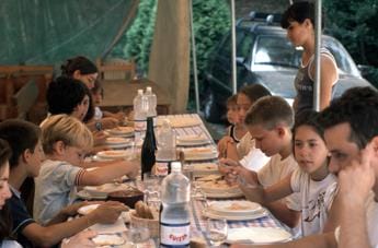 Galleria foto 'Ferragosto, a tavola un terzo della spesa per le vacanze' - foto 1