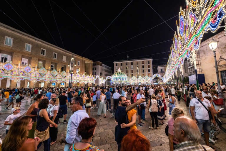 Lecce, il monito dell’arcivescovo Seccia ai politici durante la festa per i patroni: «Pensate al bene comune»