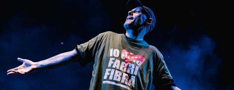 Fabri Fibra, il ritorno del grande rap italiano a Barletta