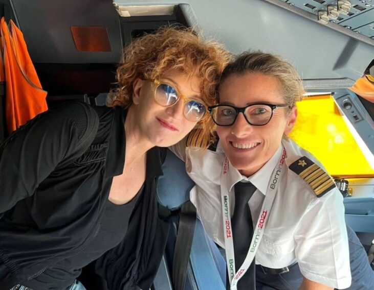Notte della Taranta, Fiorella Mannoia saluta il Salento e il pilota non poteva che essere «una “Fimmena”»