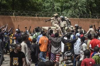 Golpe in Niger, ultimatum Francia: “Ripristinare democrazia entro domani”