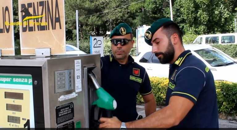 Caro-benzina, il Codacons denuncia il Ministero dell’Economia: depositato l’esposto nelle Procure pugliesi