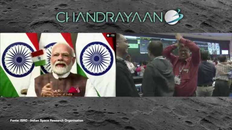 Galleria foto 'L’India arriva sulla Luna, l’entusiasmo dei tecnici e del premier Modi' - foto 1