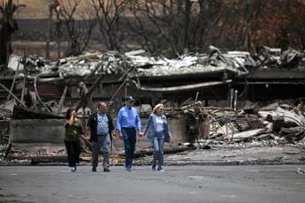 Galleria foto 'Incendi Hawaii, Biden sui luoghi del disastro: “Faremo tutto il possibile”' - foto 1