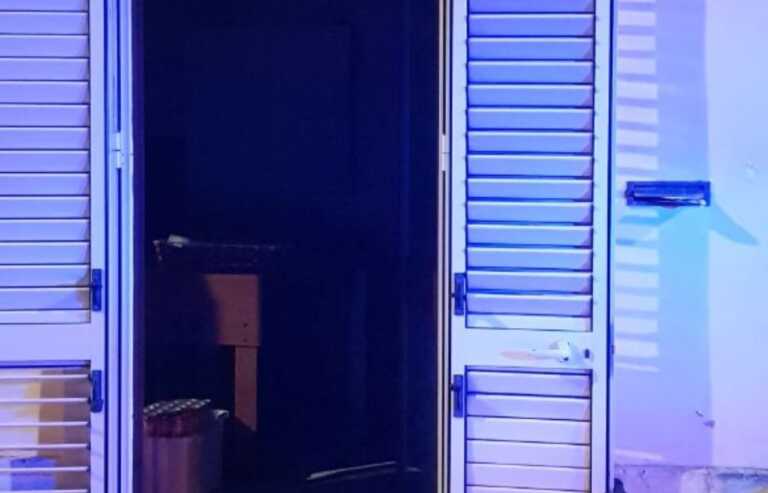 Fiamme nella notte in un appartamento a Caprarica di Lecce: l’incendio partito dalla cucina