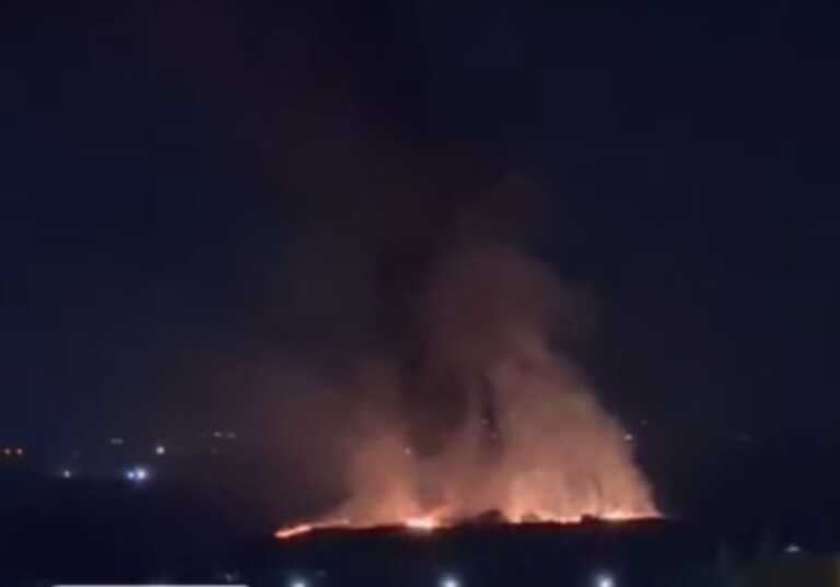 Modugno, incendio nella notte nell’ex discarica di via Bitritto: in fiamme sterpaglie e rifiuti – VIDEO
