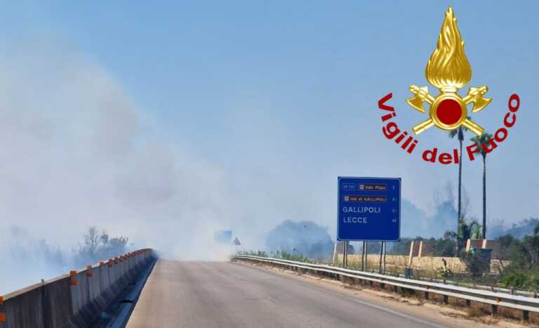 Sterpaglie a fuoco sulla statale 274 in Salento: il fumo invade la carreggiata. Strada chiusa