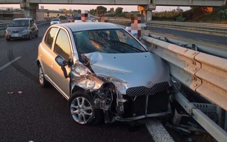 Perde il controllo dell’auto sulla statale 170 e finisce contro il guard rail: ferite due donne a Barletta