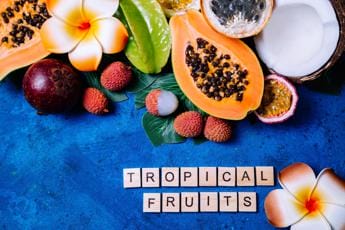 Influencer vegana muore a 39 anni, seguiva ‘dieta estrema’ a base di frutta esotica