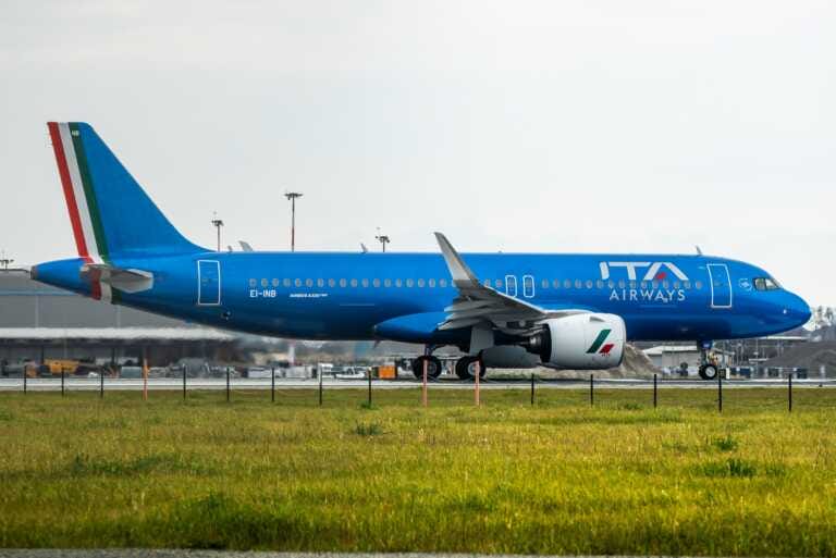 Mattinata da incubo per i passeggeri del volo Ita Airways Bari-Milano: l’aereo parte con 6 ore di ritardo