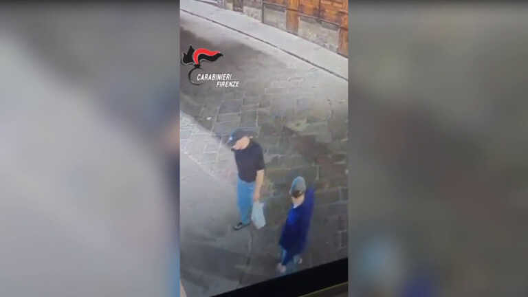 Galleria foto 'Imbrattatori Corridoio Vasariano individuati con la videosorveglianza' - foto 1