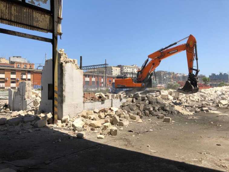 Terminal bus a Bari: in via Capruzzi demoliti gli edifici dismessi. Presto 18 stalli per i mezzi e servizi per chi viaggia