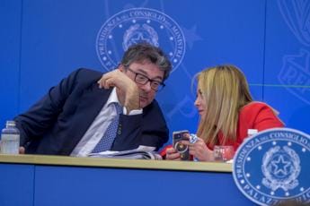 Galleria foto 'Manovra 2024, cuneo fiscale e mamme: le misure in cantiere' - foto 1