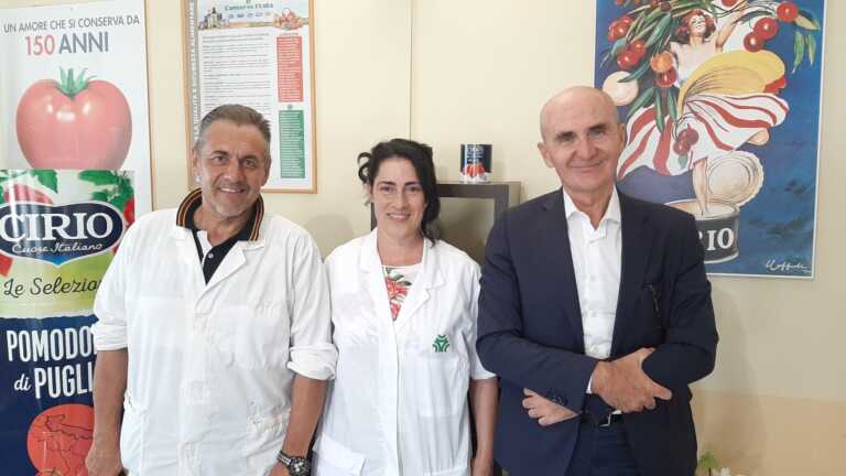 Mesagne, la biologa Tornesello prima donna a dirigere lo stabilimento dove si lavorano i pomodori