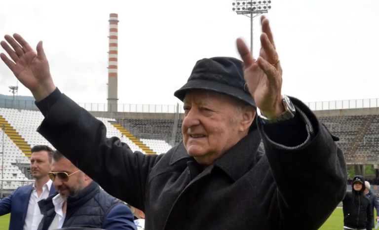 Galleria foto 'È morto Carlo Mazzone, Bari calcio: «Addio al grande maestro». Aveva 86 anni' - foto 1