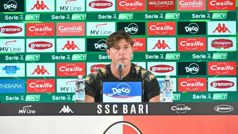 Bari, Mignani guarda oltre le assenze: «Nelle difficoltà emergerà la forza della squadra»