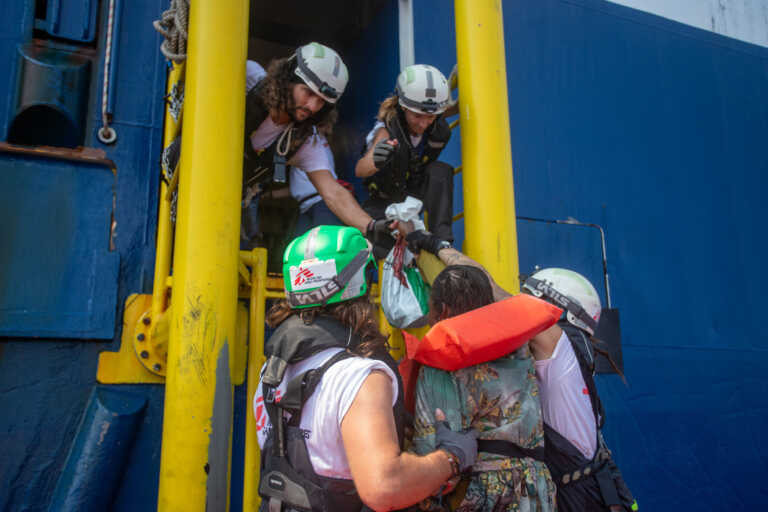 Migranti, 168 persone salvate al largo della Libia dalla Geo Barents: la nave è diretta al porto di Brindisi