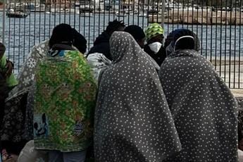 Galleria foto 'Migranti, tregua a Lampedusa: nessuno sbarco nella notte. In hotspot oltre 3.500 persone' - foto 1
