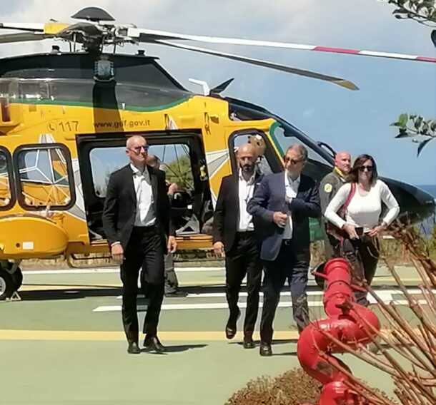 Galleria foto 'Il ministro Musumeci alle Tremiti: «Siano un laboratorio di tutela dell’ambiente e della biodiversità»' - foto 1