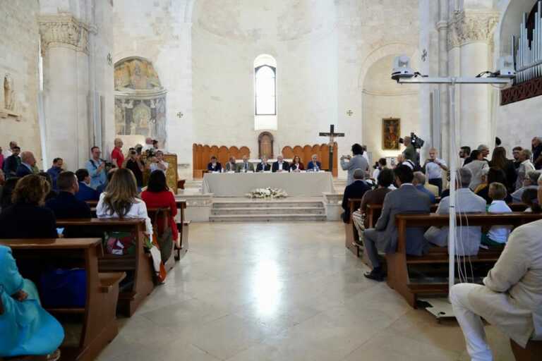 Galleria foto 'Muti firma la legge sulle bande: «Insegnano a fare armonia. Dovrebbero essere d’esempio per l’Italia» – VIDEO' - foto 12