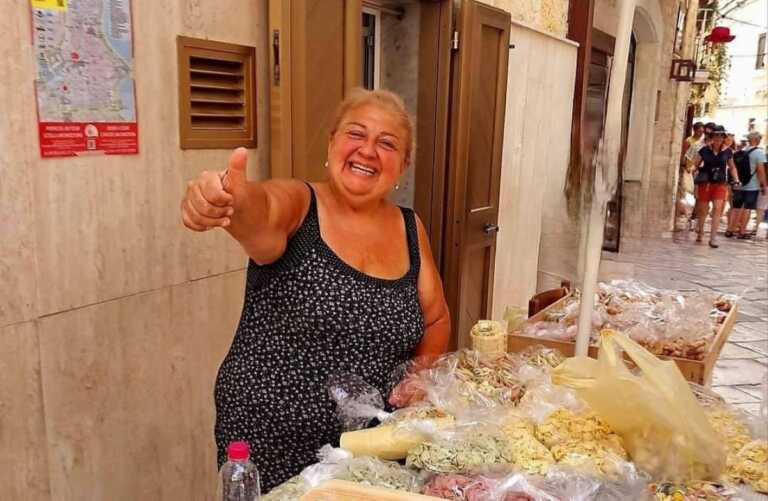 Le signore di Bari vecchia conquistano la Spagna: il reportage di “El Pais” su Nunzia, Angela e Rosa