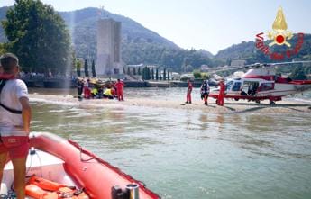 Galleria foto 'Nuova tragedia sul lago di Como, morto il ragazzo che si era tuffato a Tempio Voltiano' - foto 1