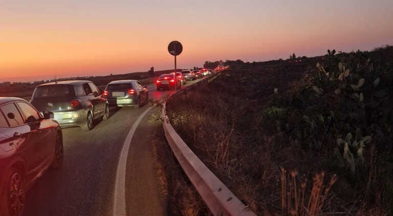 Caos parcheggi al concerto dei Negramaro: in ritardo e non per tutti. Sangiorgi: «Sono molto dispiaciuto» – VIDEO