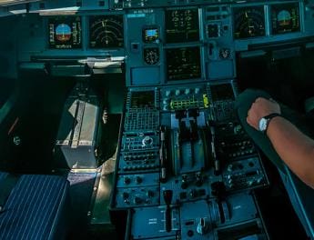 Galleria foto 'Pilota d’aereo di linea muore in volo: atterraggio d’emergenza a Panama' - foto 1