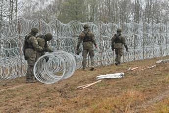 Polonia, tensioni con Minsk: 2mila militari al confine con Bielorussia