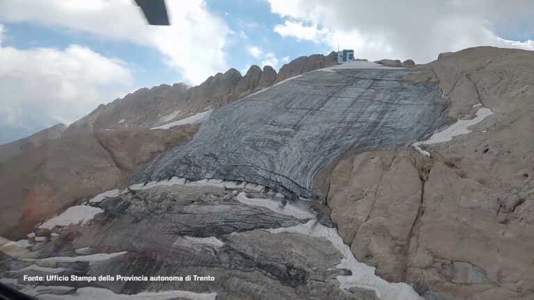 Galleria foto 'Sorvolo con uno speciale radar sul ghiacciaio della Marmolada' - foto 1