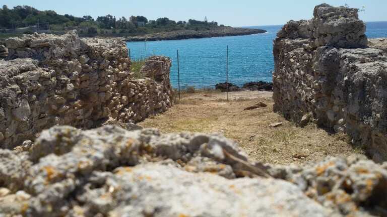 Taranto, rapina in spiaggia. Arrestato 17enne e denunciato 16enne