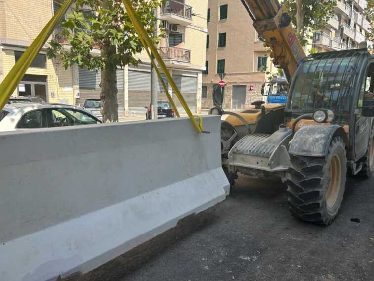 Galleria foto 'Bari, via ai lavori per l’installazione della recinzione in Corso Italia: intervento da 220mila euro' - foto 1